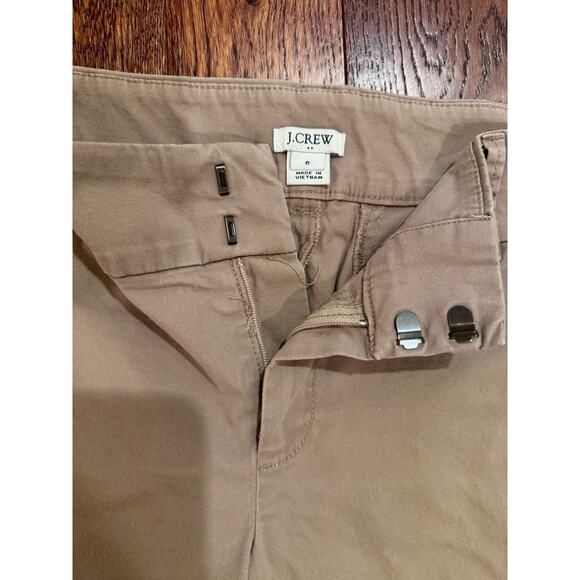 J Crew Chinos Ladies 6 Beige 9” Inseam Zip and Hook Closure Cotton and Elastane - Picture 5 of 8